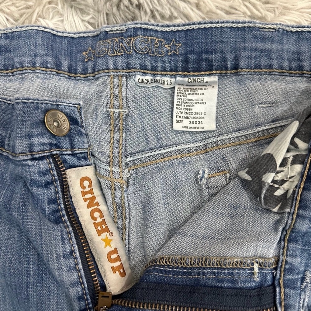 Men’s Cinch Mid-Rise Relaxed boot cut jeans. 36/34. Style MB71934006.